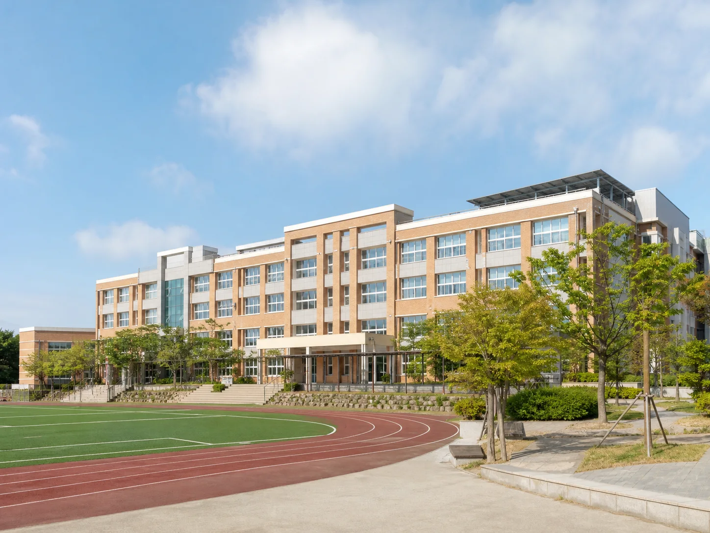 경남 창원 학교 시설 전경 사진